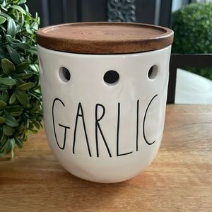Rae Dunn GARLIC Cellar NWT